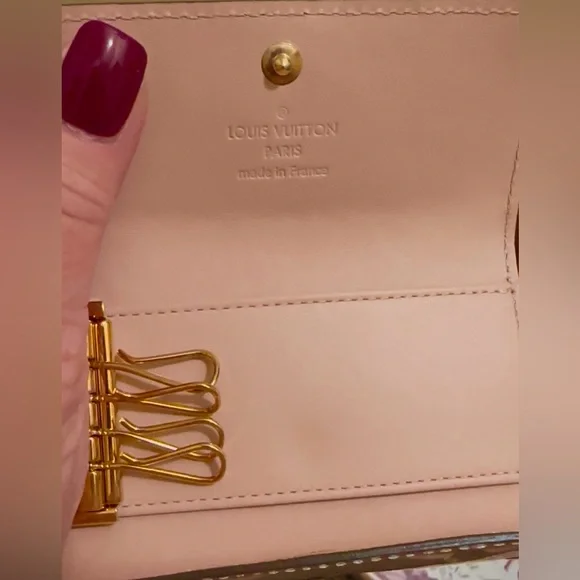 LOUIS VUITTON VERNIS PALE PINK MULTICLES KEY CASE - Picture 12 of 12